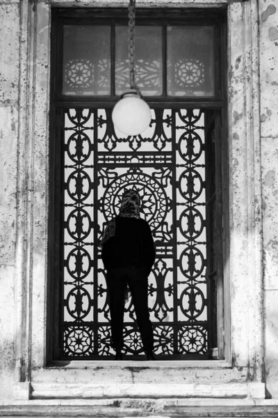 Grayscale Shot Islamic Architectural Window — Stock Photo, Image