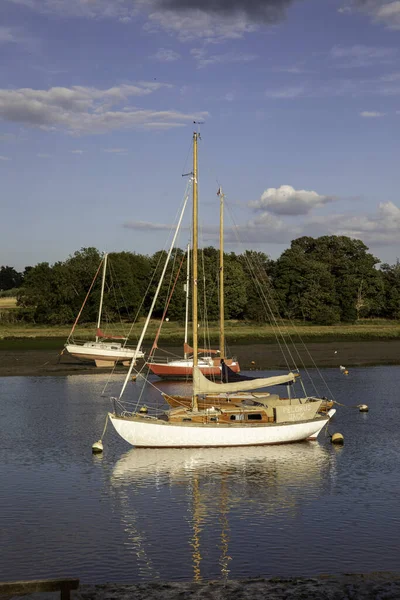 Vertical Closeup Shot Boats Sailing Deben River Suffolk England — Stock Photo, Image