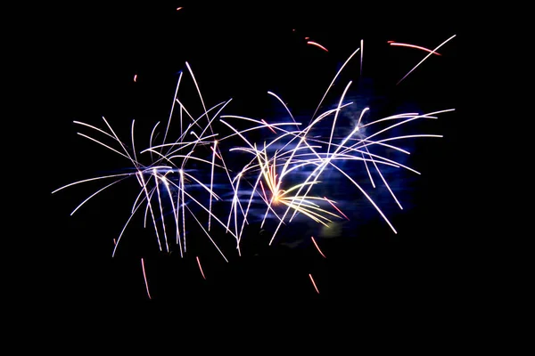 Een Prachtig Shot Van Kleurrijk Vuurwerk Onder Nachtelijke Hemel — Stockfoto