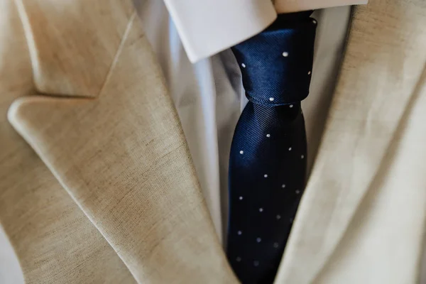 넥타이를 의상의 클로즈업 — 스톡 사진