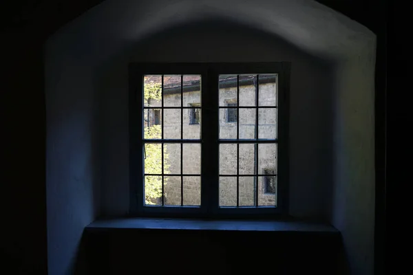 Pemandangan Dari Jendela Rumah Pada Siang Hari — Stok Foto