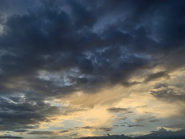 Les Nuages Beaux Moelleux Idéal Pour Les Fonds Écran — Photo