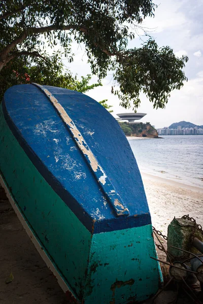 Vertikale Aufnahme Eines Umgedrehten Schiffes Strand Von Boa Viagem Brasilien — Stockfoto