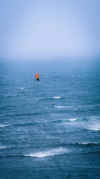 Vertical Shot Parasailer Open Sea — Stock Photo, Image