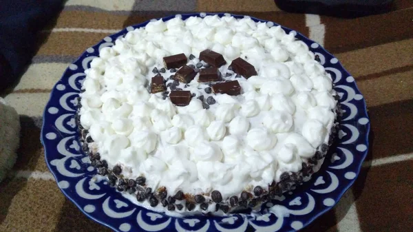 Çikolata Taneli Bir Pastanın Üst Görüntüsü — Stok fotoğraf