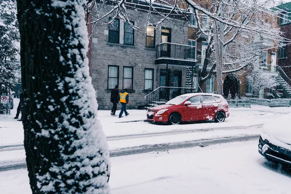 Beautiful Shot Snowy Road Cars People — Stock Photo, Image
