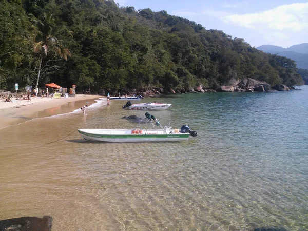 Angra Dos Reis Brasilien August 2020 Boote Und Paradiesischer Strand — Stockfoto