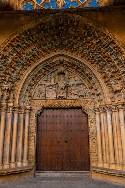 Κάθετη Φωτογραφία Εισόδου Μοναστηριού Στη Ναβάρα Της Ισπανίας — Φωτογραφία Αρχείου