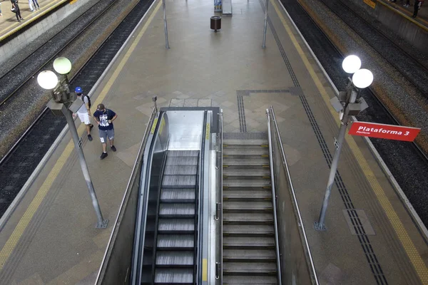 Sao Paulo Brazil 2020年8月1日 サンパウロ市内のLuz駅の乗車ホーム — ストック写真