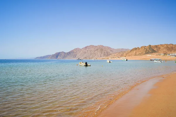 Güneşli Bir Günde Mısır Dahab Kentindeki Ganet Sinai Resort Yakın — Stok fotoğraf