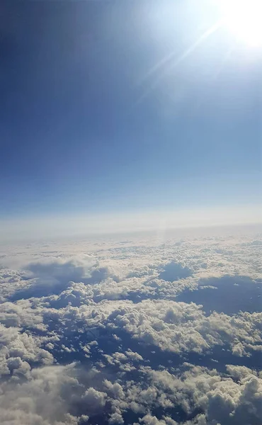 Hermoso Paisaje Tierra Nubes Blancas Vistas Desde Plano — Foto de Stock
