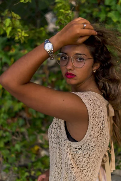 Vertical Shallow Focus Shot Caucasian Female Posing Outdoors — Stock Photo, Image