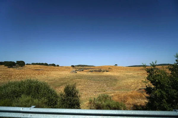 Campo Seco Visto Através Uma Estrada — Fotografia de Stock