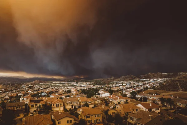 Smoke Sand Brush Fire Covering Santa Clarita Cityscape Sunset California — Stock Photo, Image