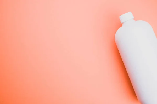 Een Close Shot Van Een Witte Plastic Container Een Oranje — Stockfoto