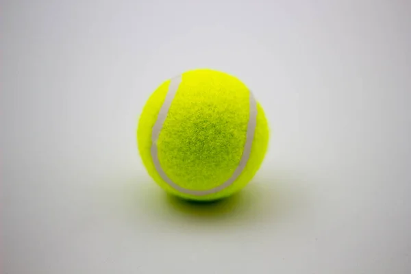 Närbild Bild Tennisboll Vit Bakgrund — Stockfoto