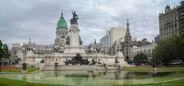 アルゼンチン国民会議宮殿前の像 — ストック写真