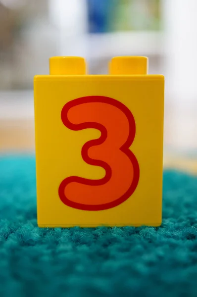 Познан Поланд Апреля 2015 Игрушечный Блок Yellow Lego Duplo Номером — стоковое фото