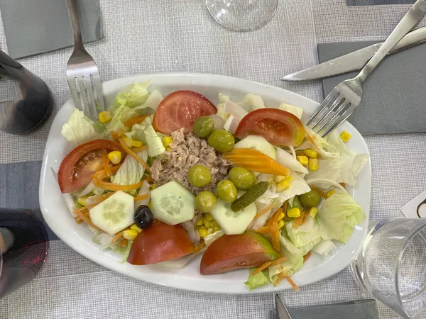 Salatalı Domatesli Bir Salata — Stok fotoğraf