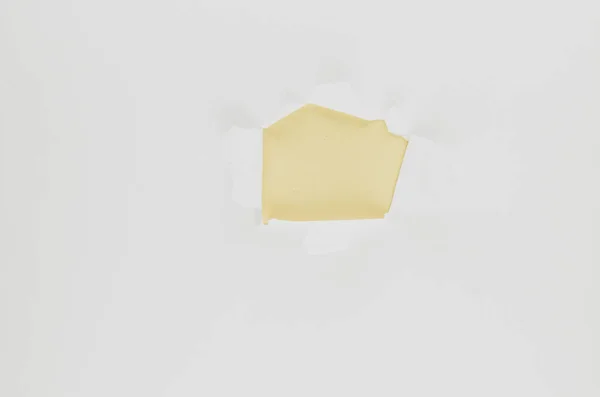 Primer Plano Agujero Amarillo Papel Blanco Con Espacio Copia — Foto de Stock