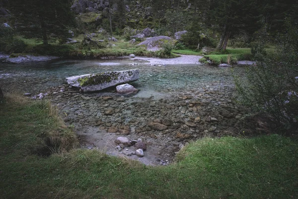 Eine Nahaufnahme Von Einem See — Stockfoto