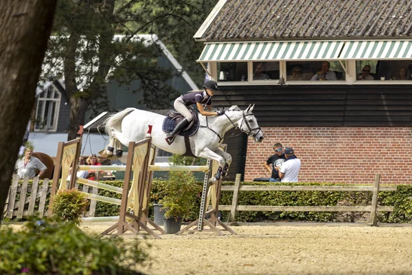 Hoge Hexel Pays Bas Août 2020 Jeune Cavalière Sautant Par — Photo