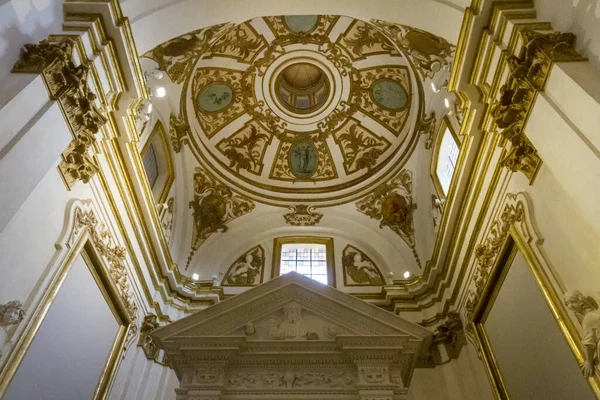 Belo Tiro Baixo Ângulo Santa Maria Collemaggio Basílica Interior — Fotografia de Stock
