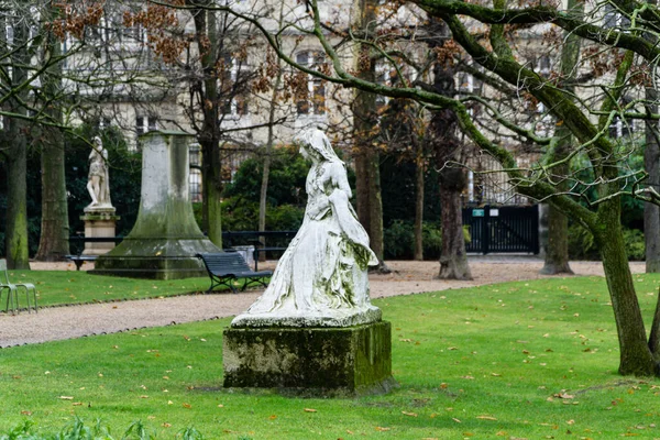 Άγαλμα Του George Sand Στο Παρίσι Γαλλία — Φωτογραφία Αρχείου