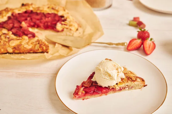 Delicious Rhubarb Strawberries Gallate Cake Ingredients White Table — Stock Photo, Image