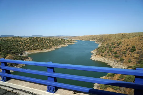 Een Prachtig Shot Van Blauw Kleurige Metalen Relingen Een Brug — Stockfoto