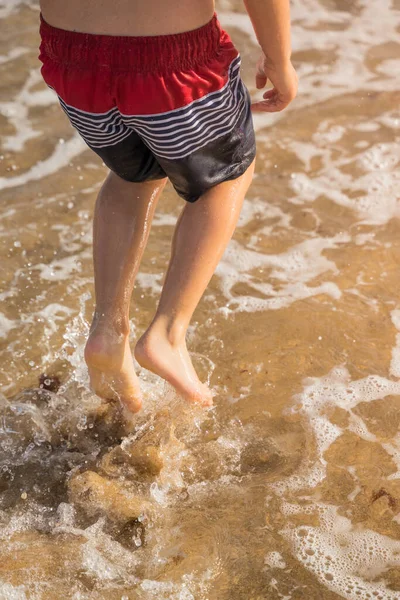 Poten Van Een Mannetje Vermaken Zich Het Water Van Zee — Stockfoto