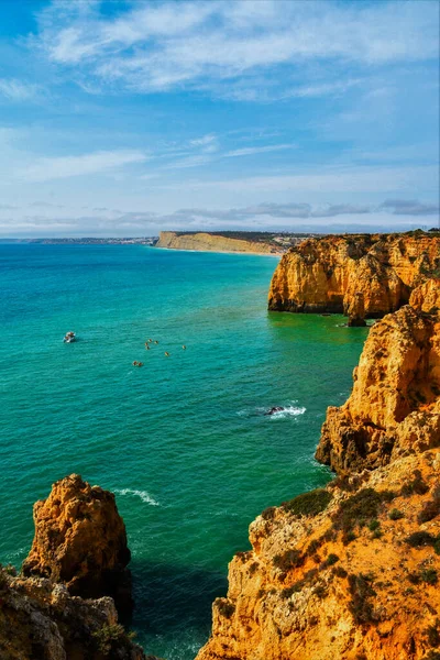 Lagos Portugal Out 2019 Uma Bela Paisagem Com Rochas Praia — Fotografia de Stock