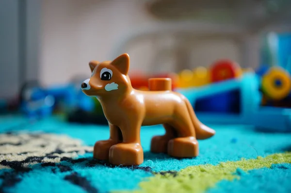 Poznan Polen September 2020 Braune Lego Duplo Hundefigur Steht Auf — Stockfoto