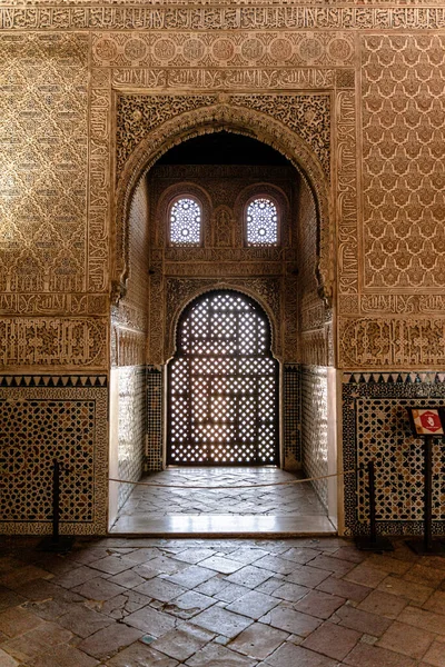 Plano Vertical Del Diseño Interior Del Palacio Alhambra Granada España — Foto de Stock