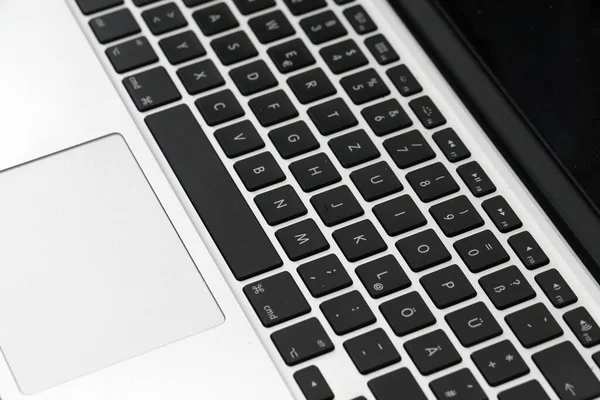 Eine Nahaufnahme Der Tastatur Eines Modernen Laptops — Stockfoto