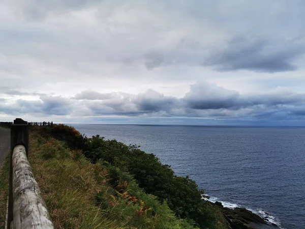 Güzel Bir Deniz Manzarası Dramatik Gökyüzü — Stok fotoğraf