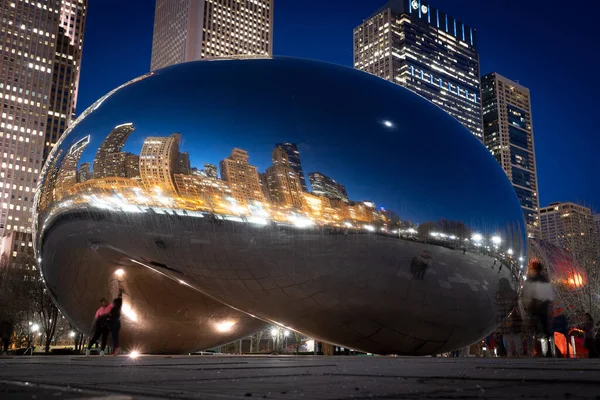 Chicago Ηνωμένες Πολιτείες Φεβρουάριος 2020 Φασόλι Χωρίς Τουριστική Ληφθεί Νύχτα — Φωτογραφία Αρχείου