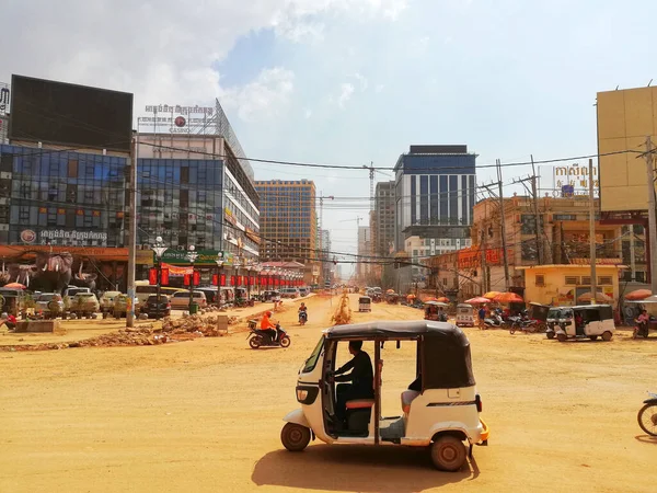 Sihanoukville Cambodia Grudnia 2019 Ruch Zakurzonych Ulicach Sihanoukville Kambodży — Zdjęcie stockowe