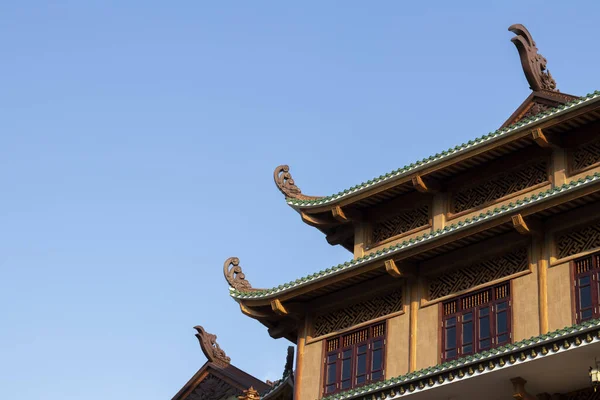 Tiro Ângulo Baixo Telhado Templo Chinês — Fotografia de Stock