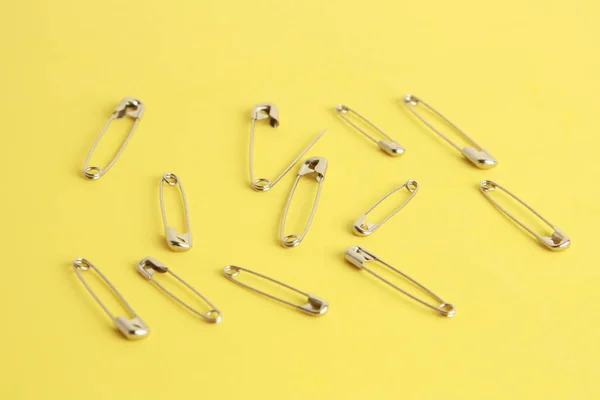 Closeup Shot Sewing Pins Yellow Surface — Stock Photo, Image