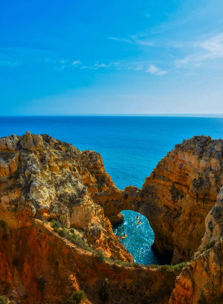 Lagos Portugal Out 2019 Uma Bela Paisagem Com Rochas Praia — Fotografia de Stock