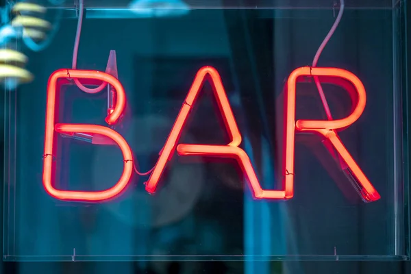 Detailní Záběr Loga Bar Neonovými Světly Okně — Stock fotografie