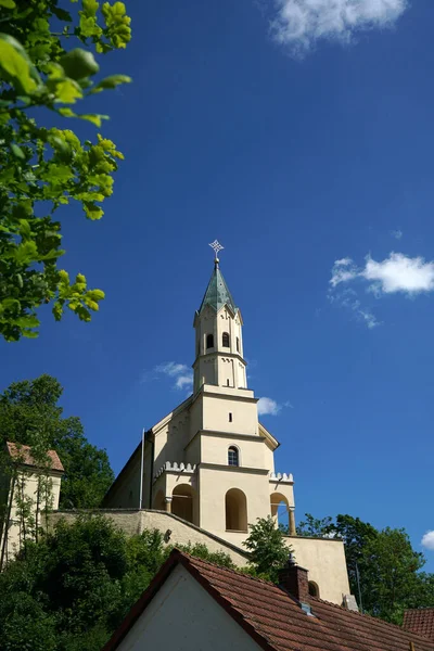 Eine Vertikale Aufnahme Eines Orthodoxen Glockenturms — Stockfoto