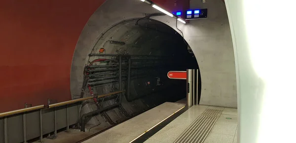 Primo Piano Tunnel Della Metropolitana Visto Dal Lato Della Piattaforma — Foto Stock