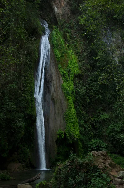 Tiro Hipnotizante Bela Cachoeira Durante Dia — Fotografia de Stock