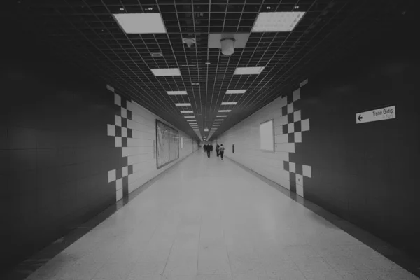 Chodecký Tunel Zlatém Rohu Metru Mamaray Pod Bospor Istanbulu Černobílý — Stock fotografie