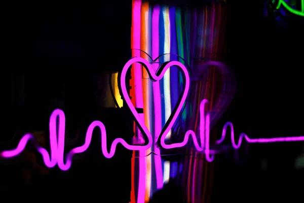 Neonowy Wyświetlacz Serca Oknie Sklepu — Zdjęcie stockowe