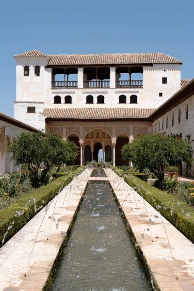 Colpo Verticale Fontane Vicino All Ingresso Dell Alhambra Granada Spagna — Foto Stock