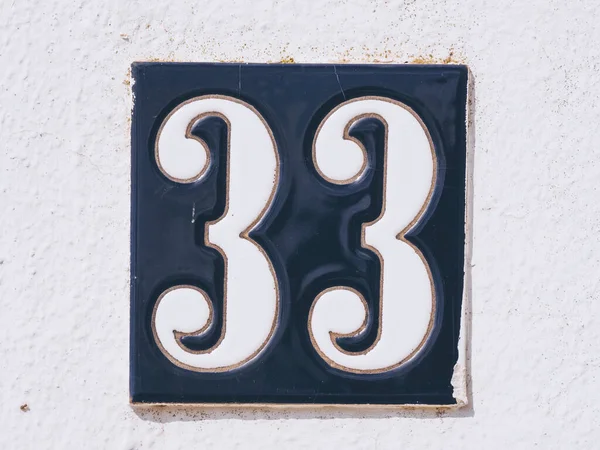 33号房屋标志的特写镜头 — 图库照片