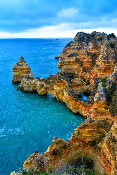 Tiro Vertical Das Belas Falésias Praia Lagos Portugal — Fotografia de Stock